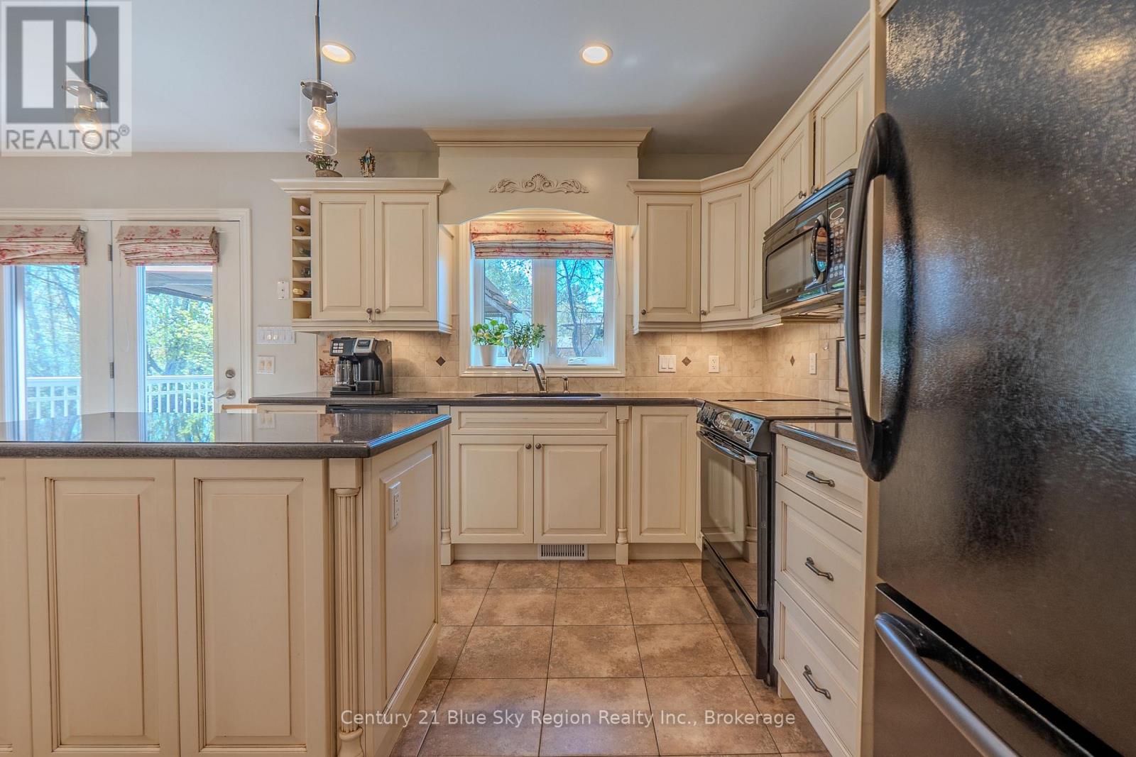 10 LINDEN LANE - 14