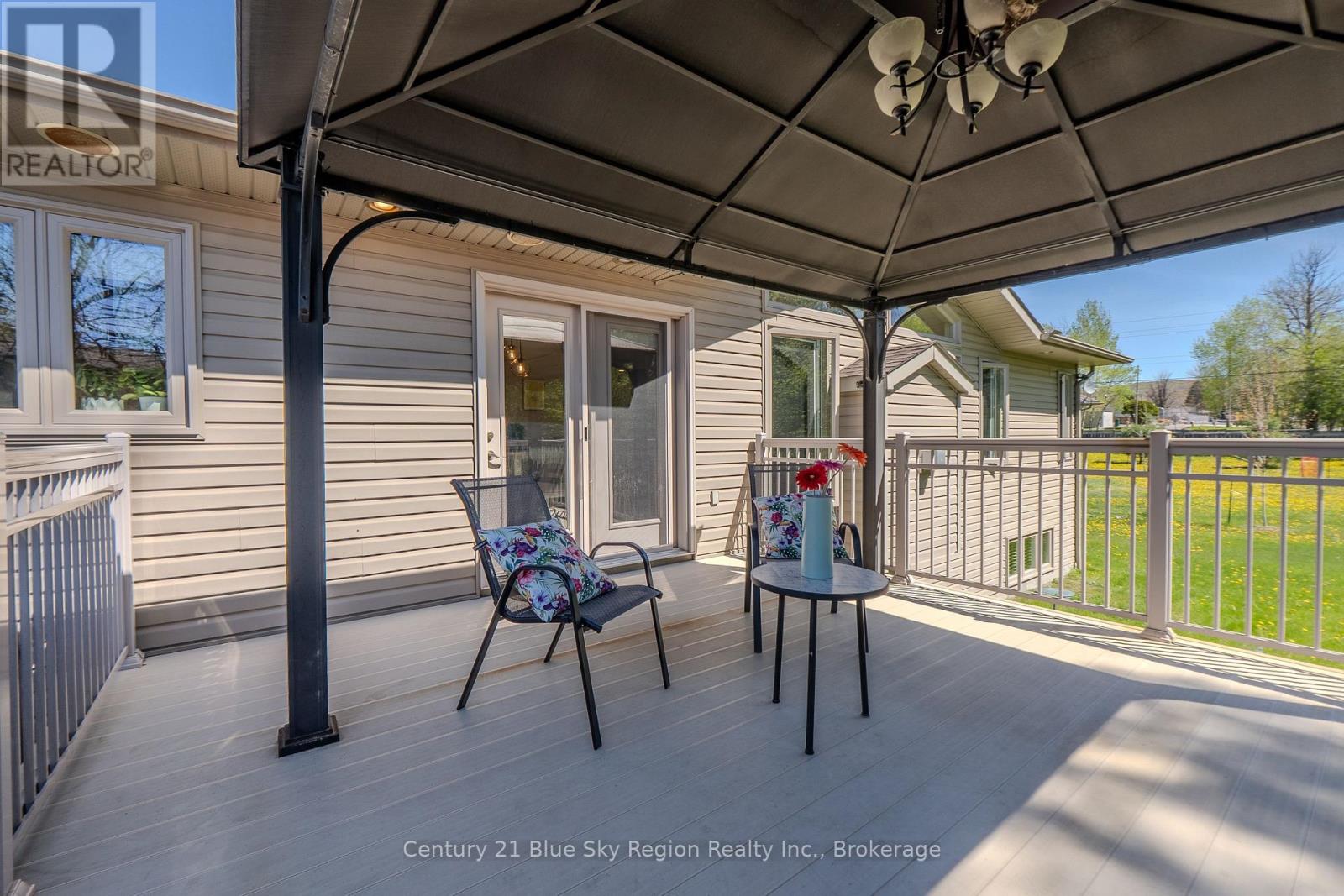10 LINDEN LANE - 17