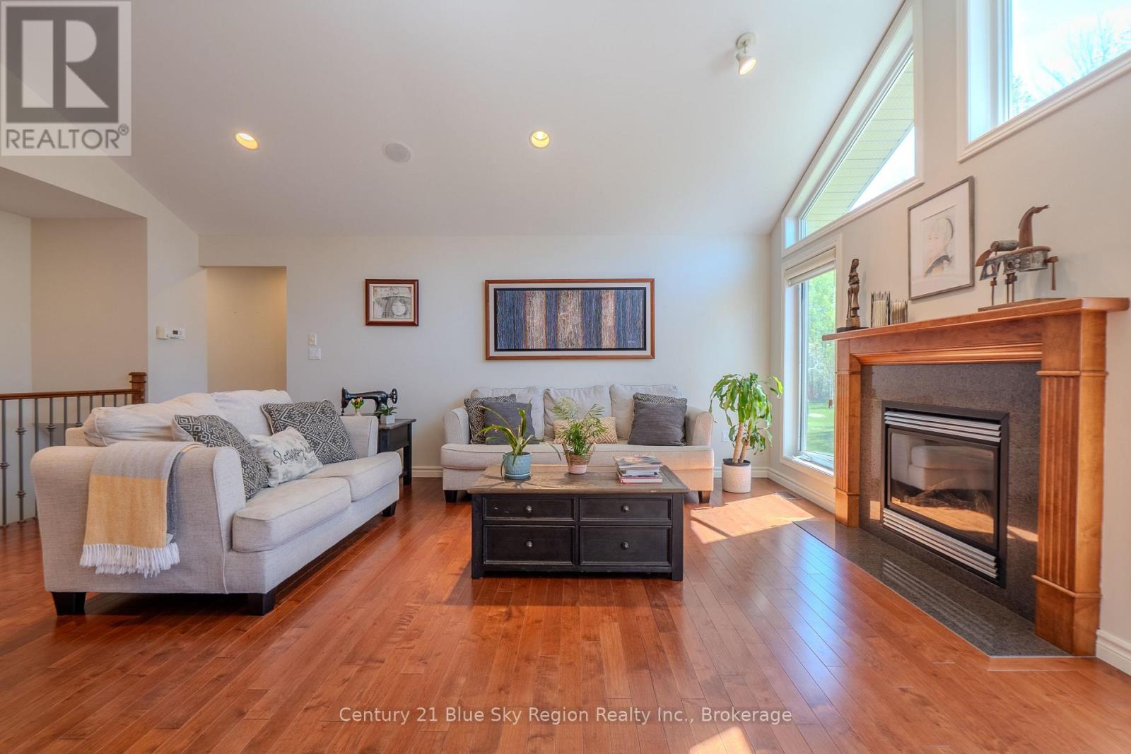 10 LINDEN LANE - 19