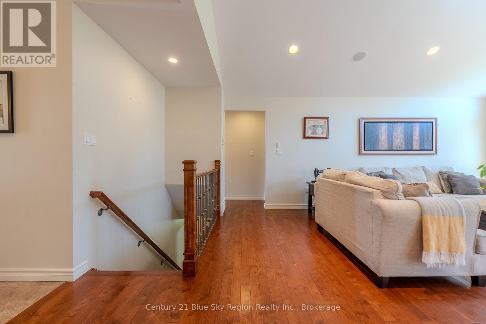 10 LINDEN LANE - 23
