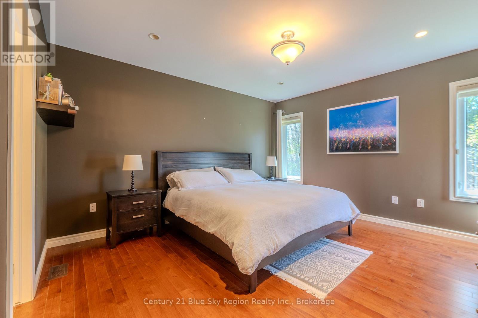 10 LINDEN LANE - 24