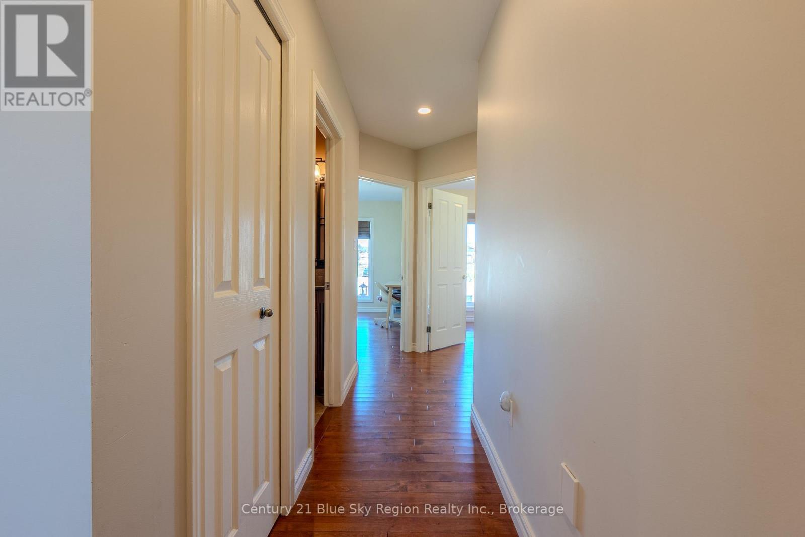 10 LINDEN LANE - 35