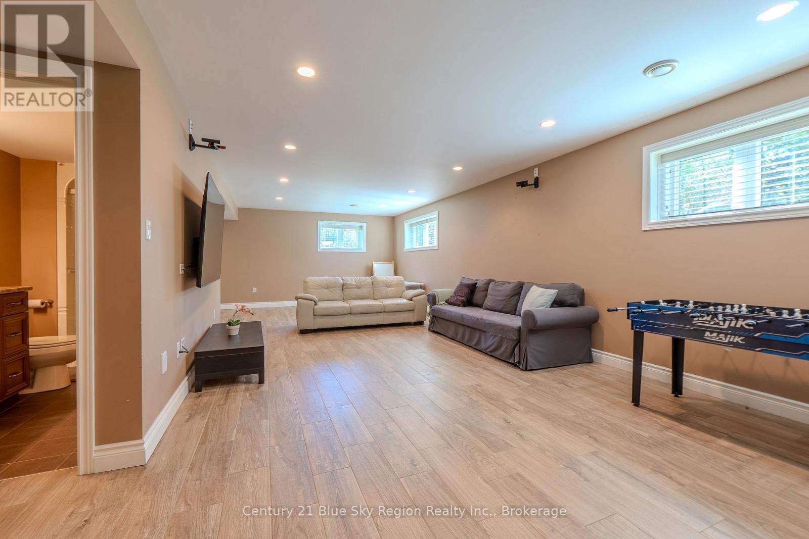 10 LINDEN LANE - 40