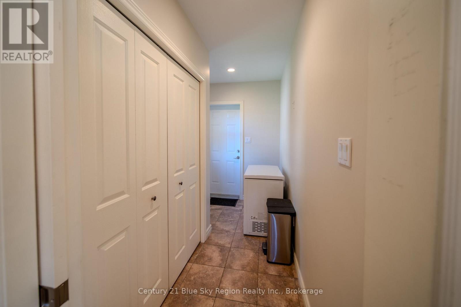 10 LINDEN LANE - 48