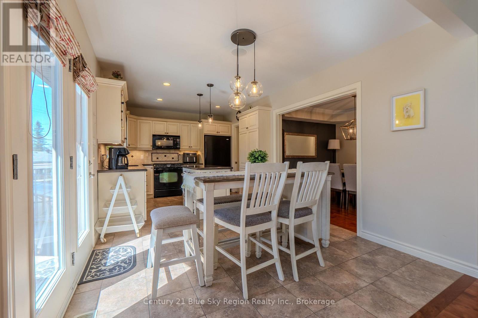 10 LINDEN LANE - 8