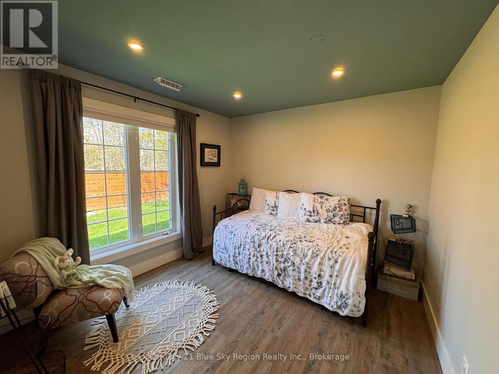 125 BAIN DRIVE - 20
