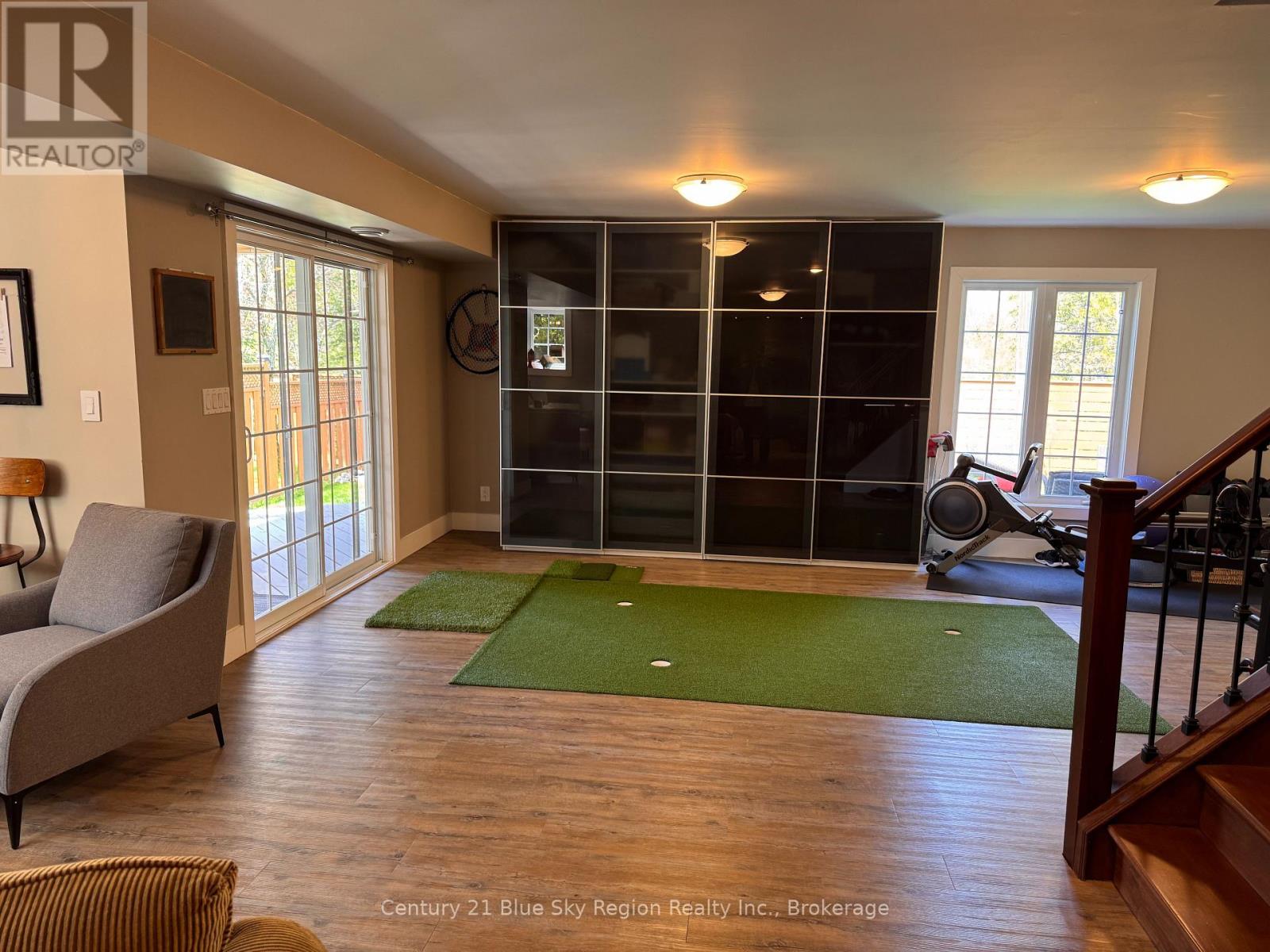 125 BAIN DRIVE - 21