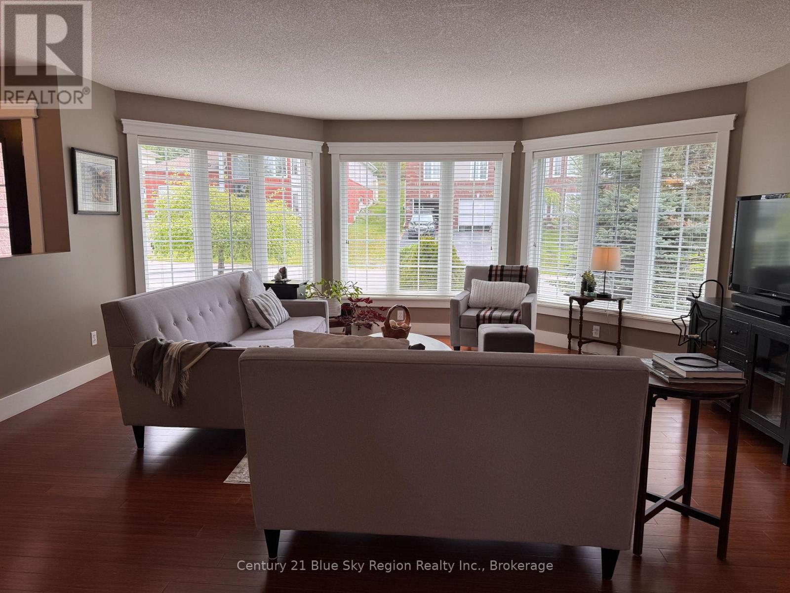125 BAIN DRIVE - 4