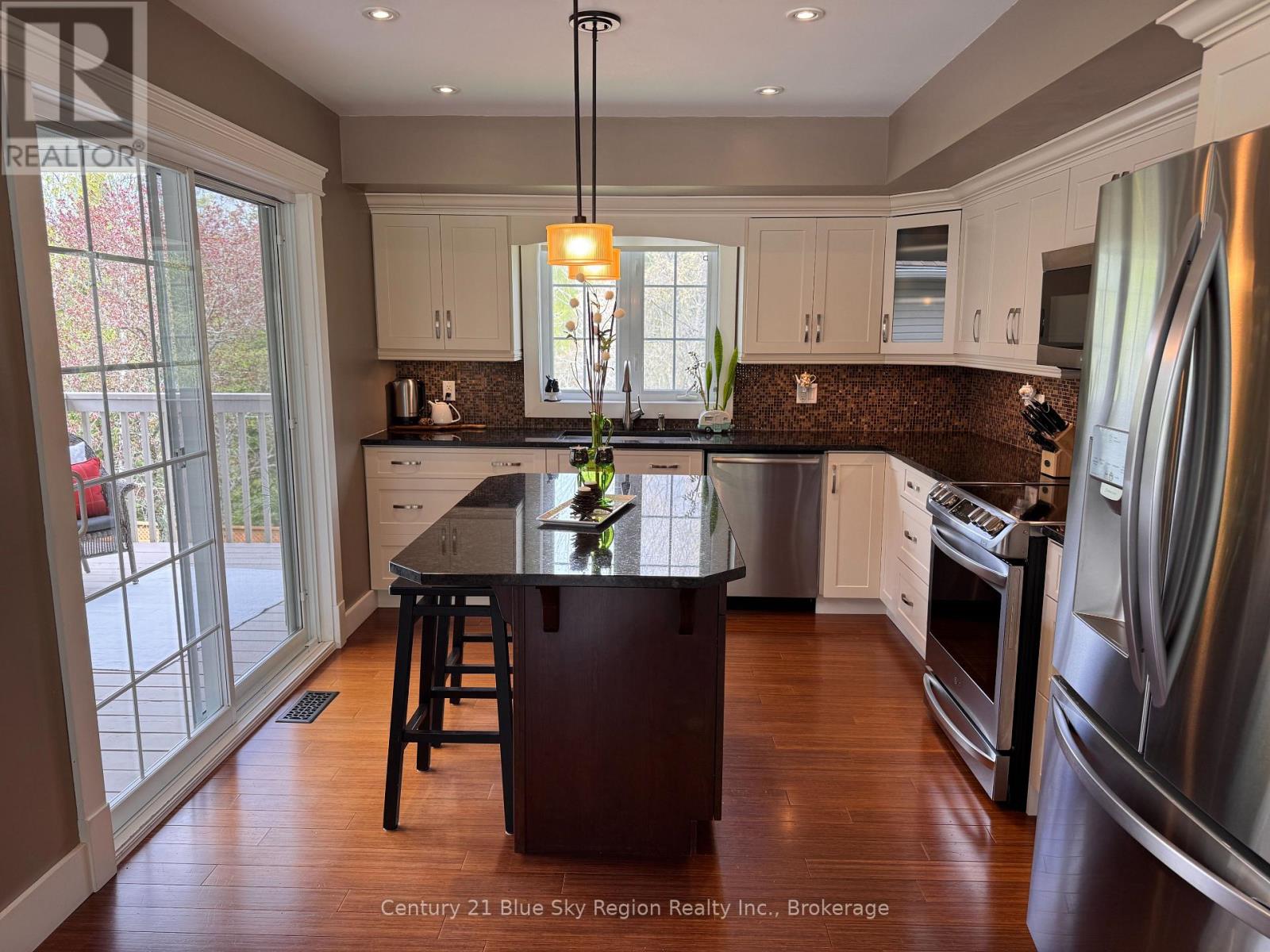 125 BAIN DRIVE - 6