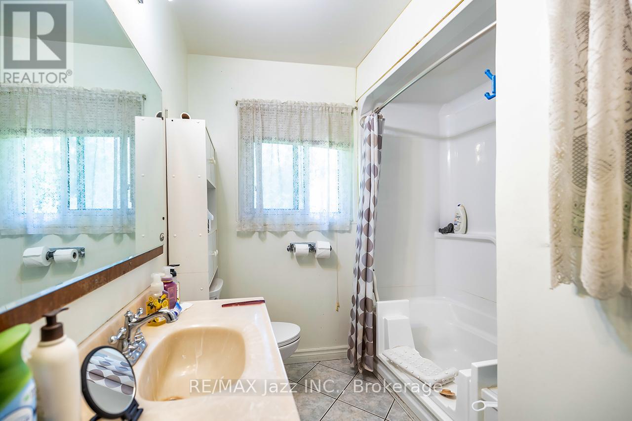 733 TOWNLINE ROAD N - 14