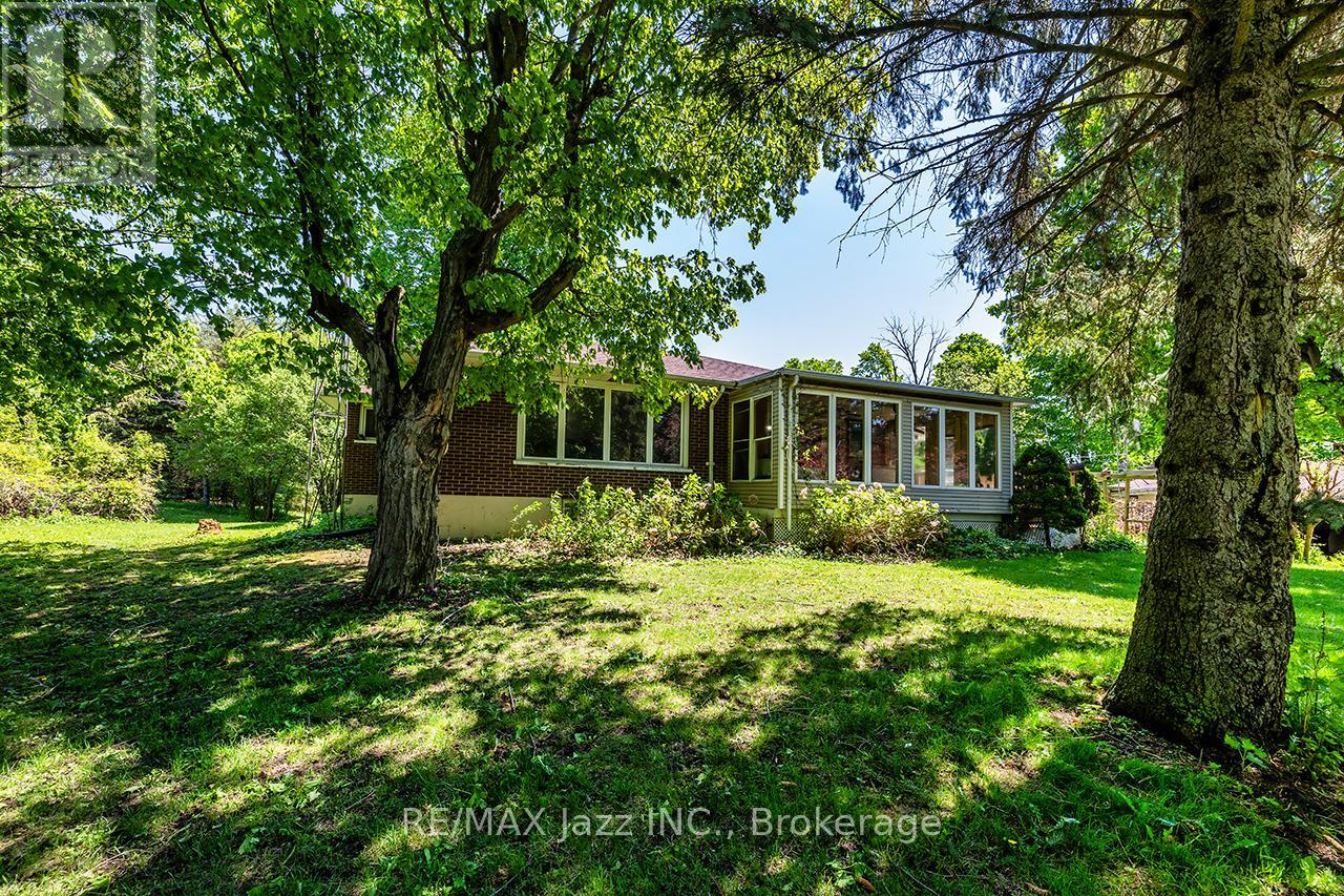 733 TOWNLINE ROAD N - Image 2