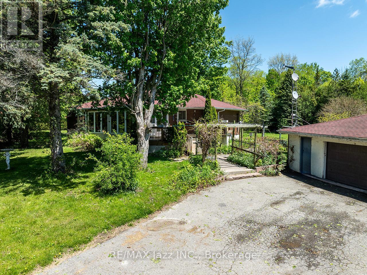 733 TOWNLINE ROAD N - 5