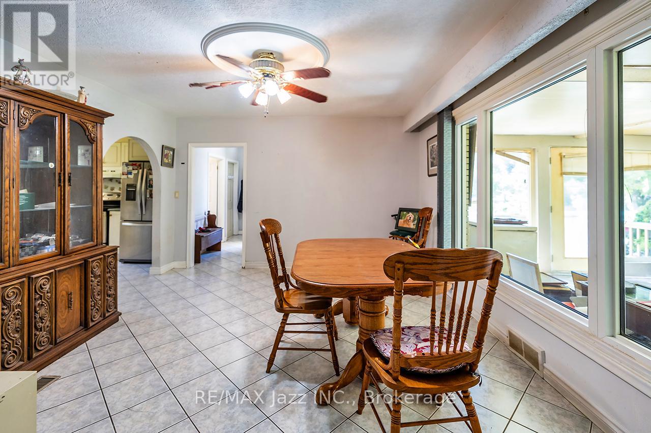 733 TOWNLINE ROAD N - 8