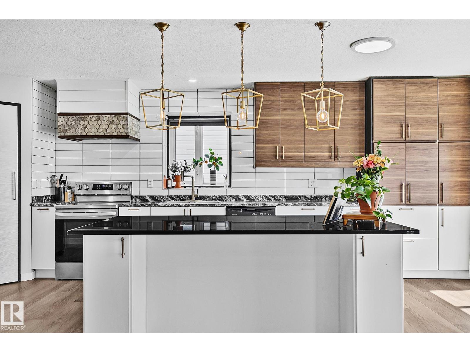 3205 41A AV NW - 11