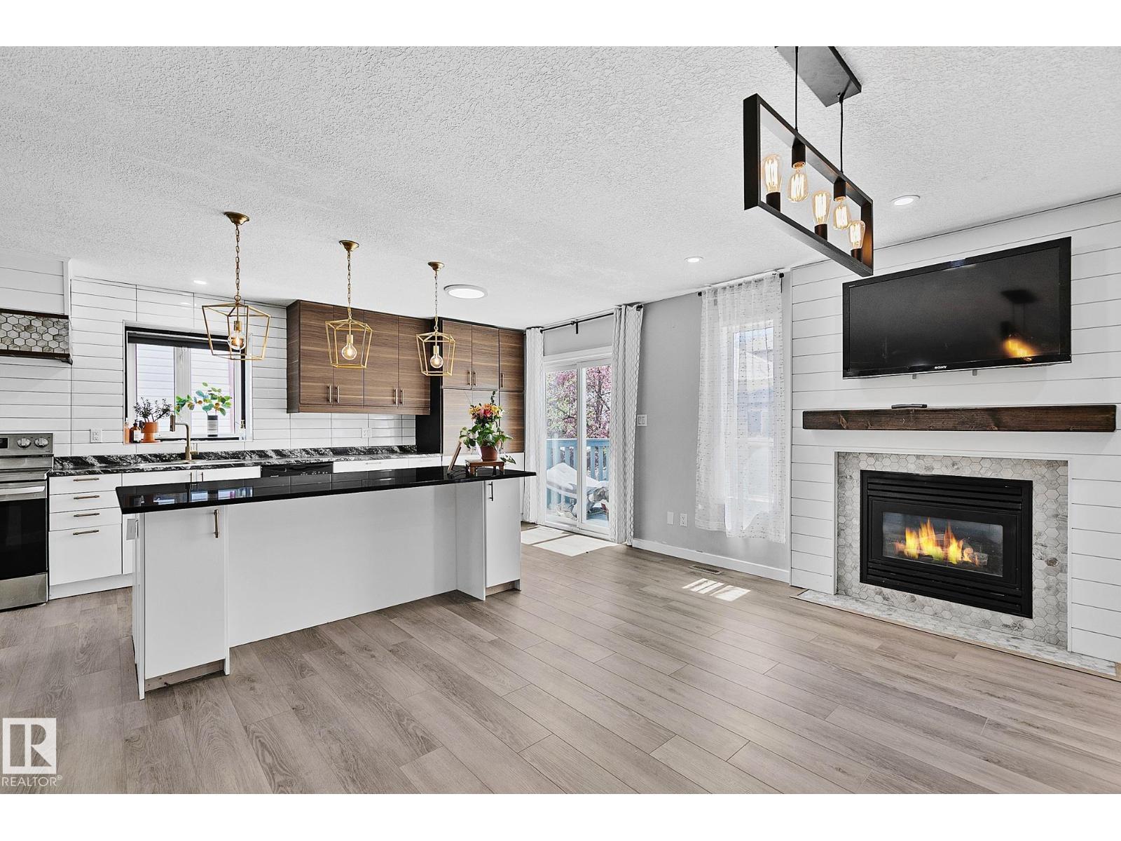 3205 41A AV NW - 8