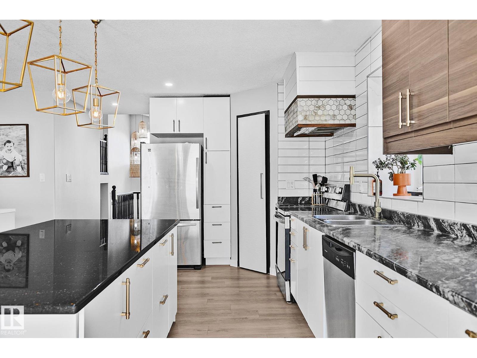 3205 41A AV NW - 14