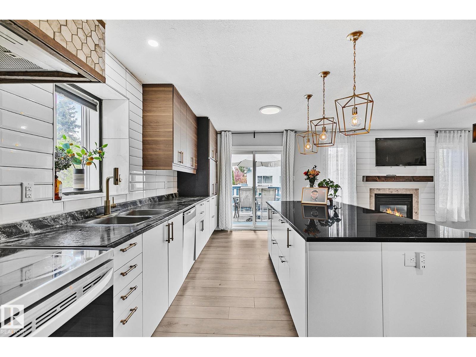 3205 41A AV NW - 6