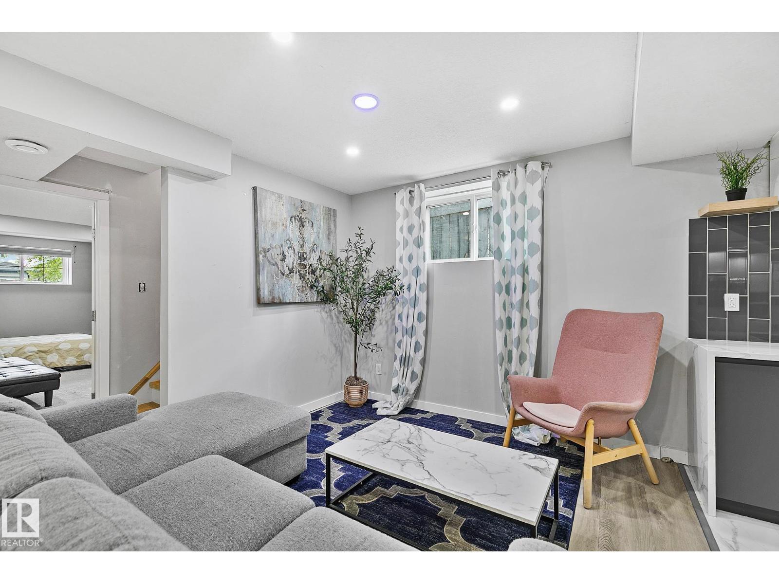 3205 41A AV NW - 31
