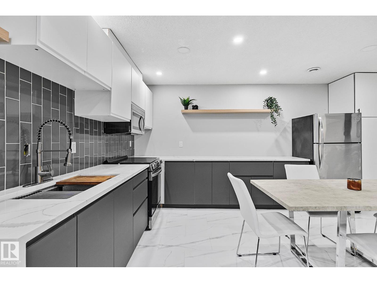 3205 41A AV NW - 34