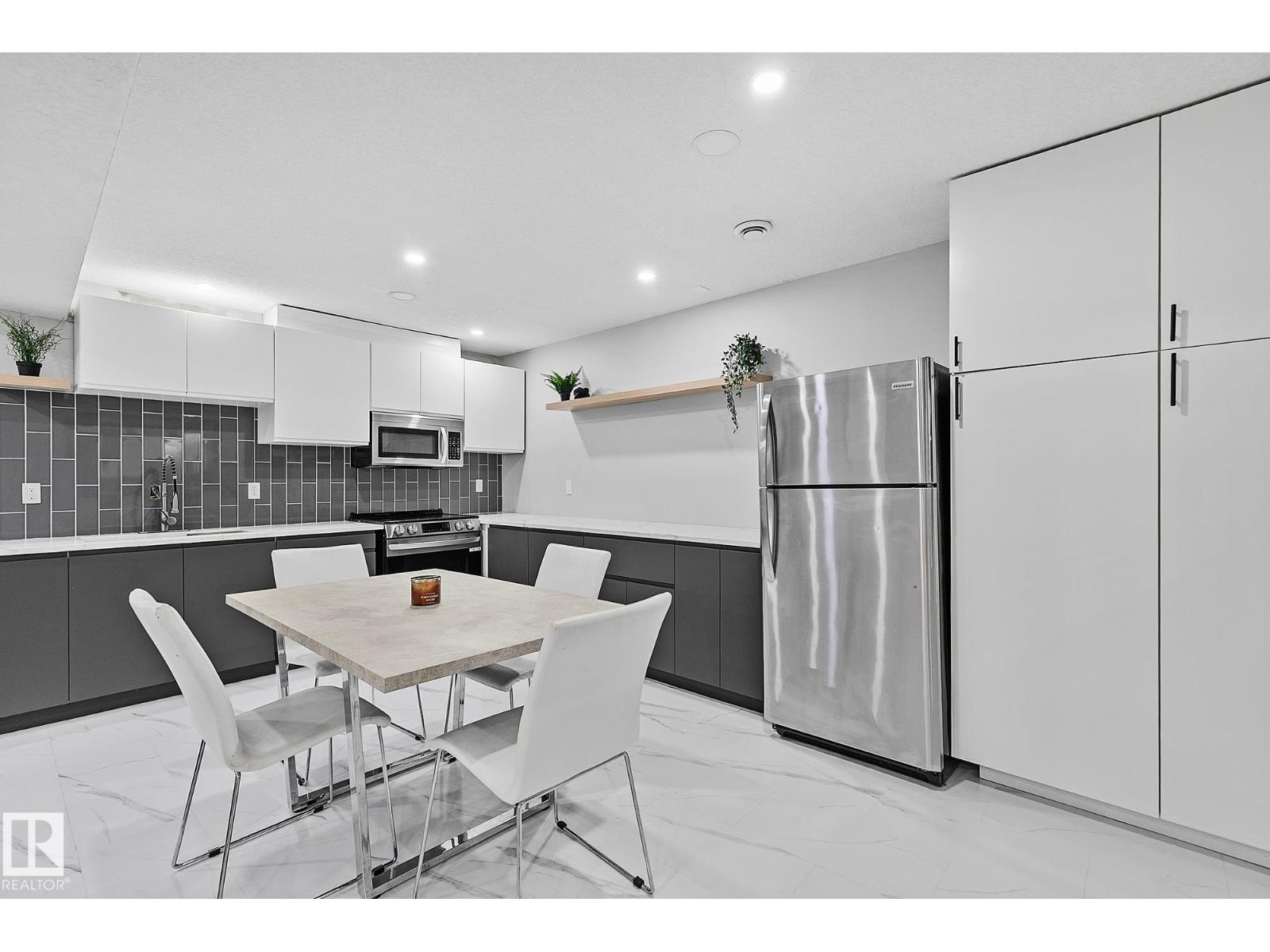 3205 41A AV NW - 35