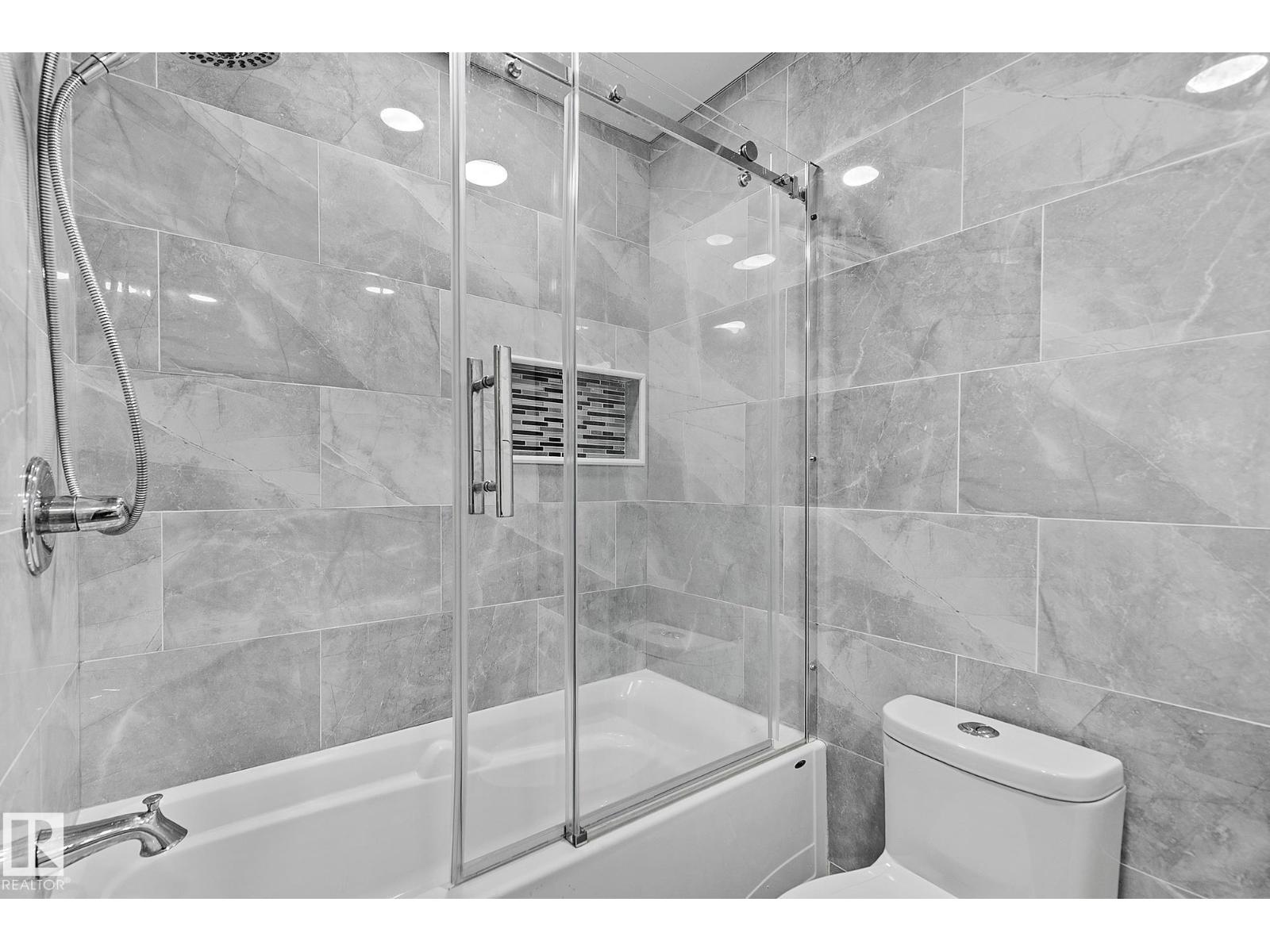 3205 41A AV NW - 41