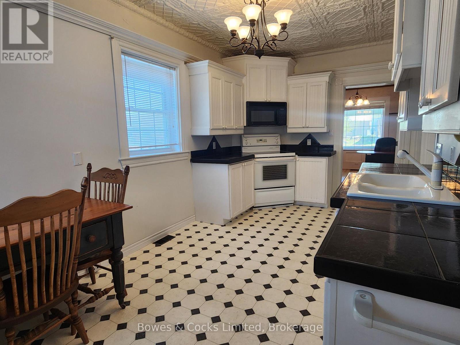 124 MAPLE AVENUE - Image 19