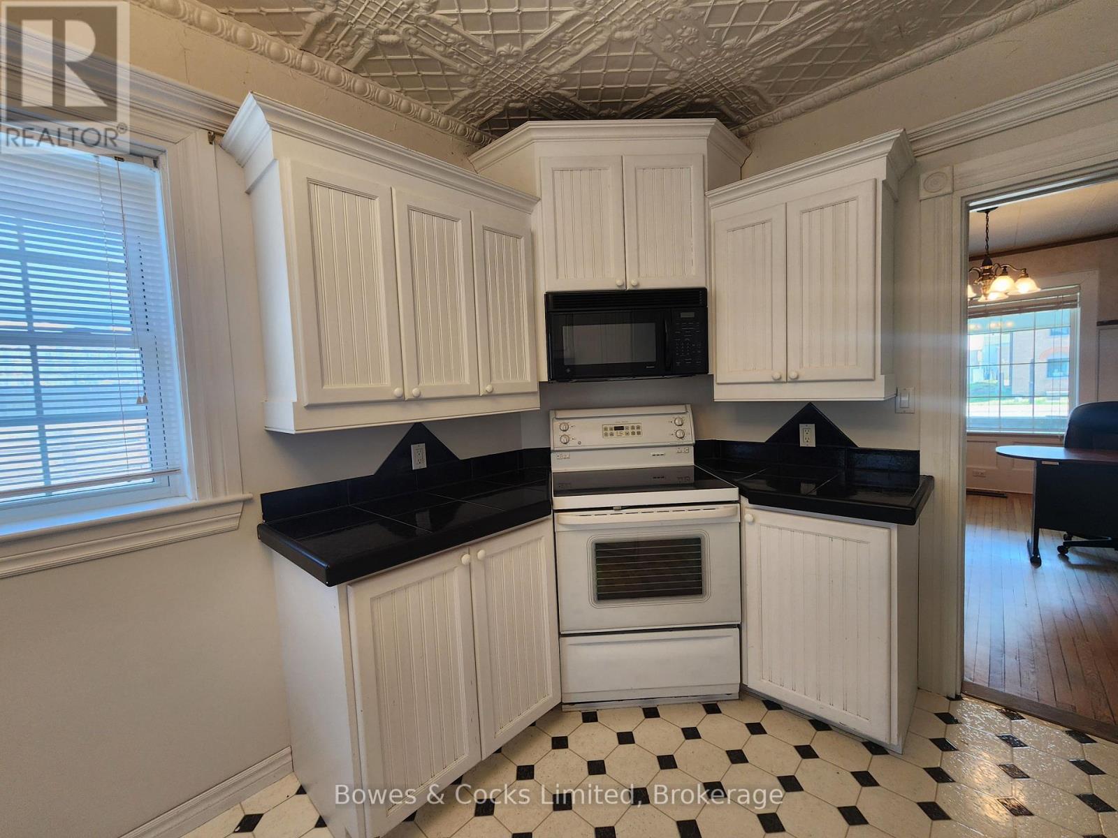 124 MAPLE AVENUE - Image 21