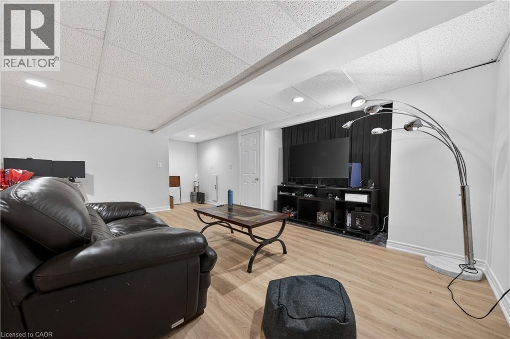1052 VANSICKLE Road N - 29
