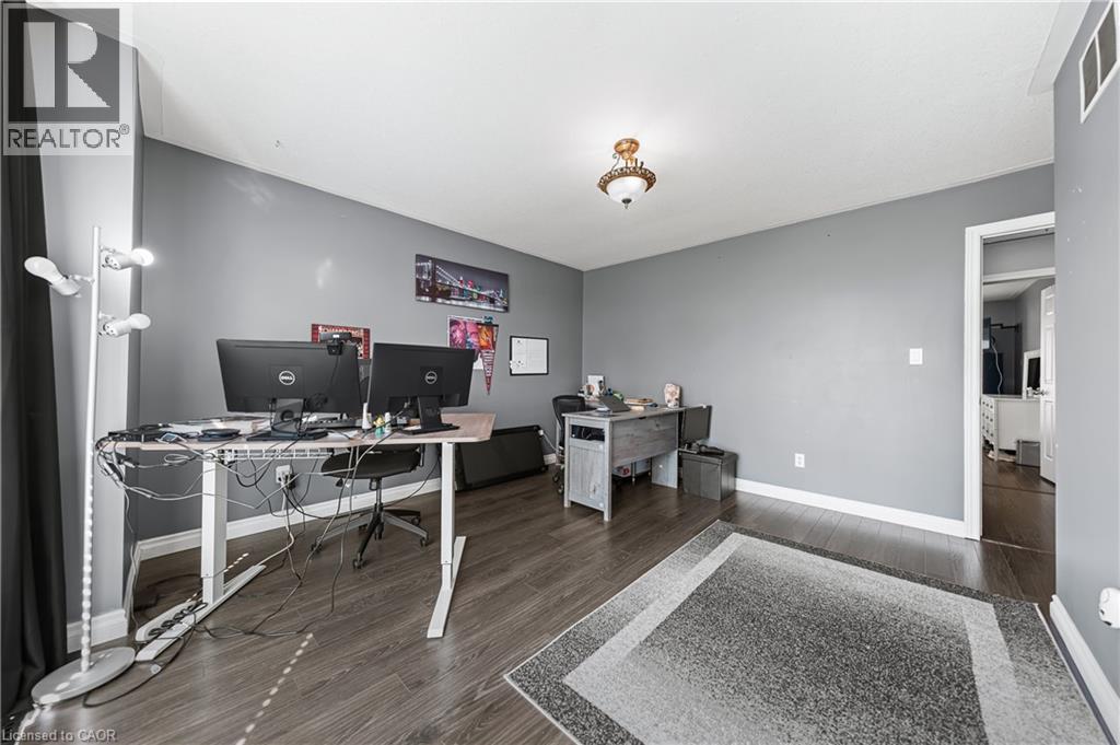 1052 VANSICKLE Road N - 24