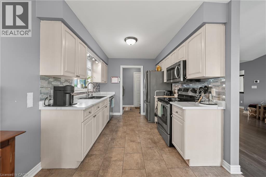 1052 VANSICKLE Road N - 15