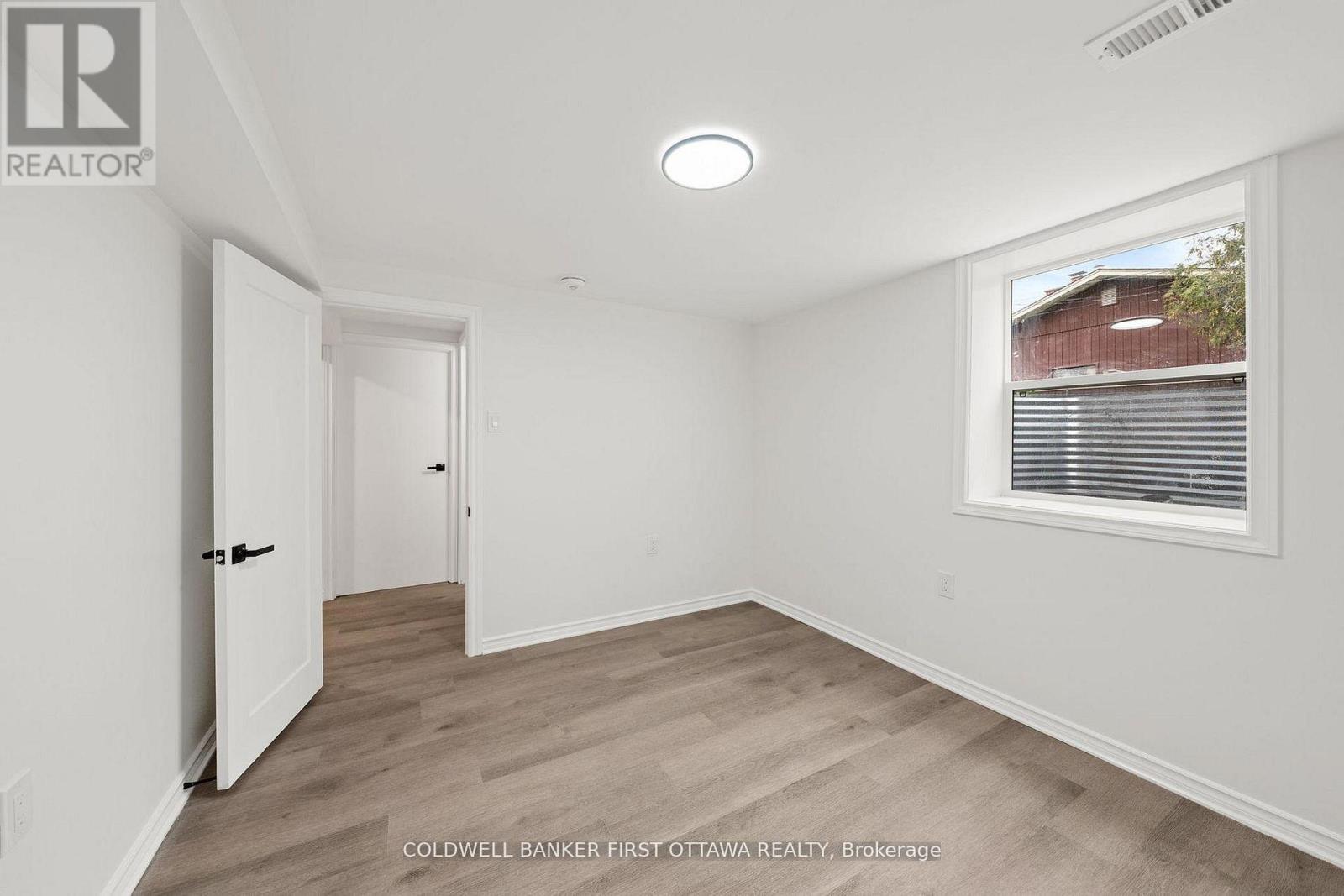 26 SPRING GARDEN AVENUE - 31