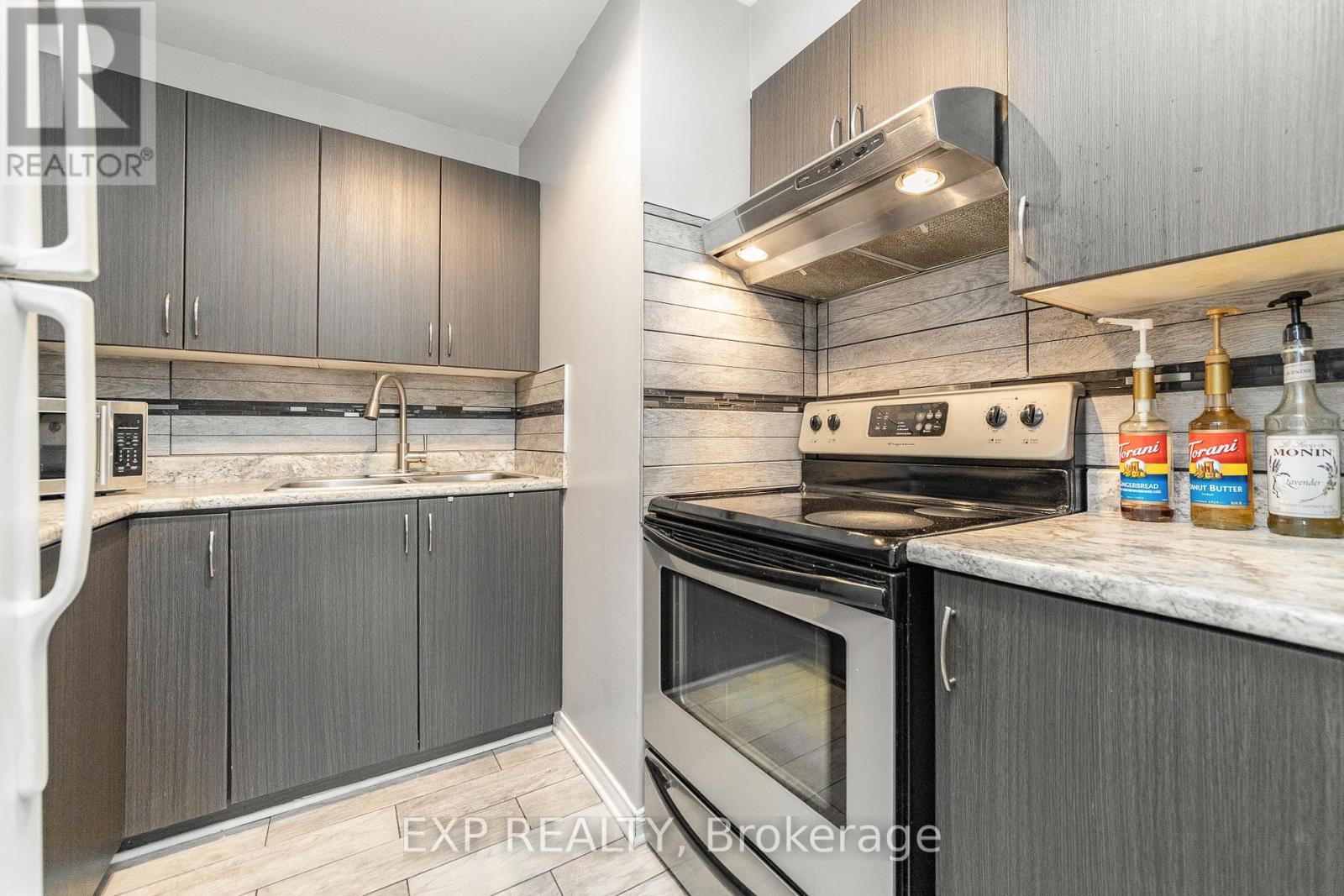 #305 1490 HERON ROAD - 16