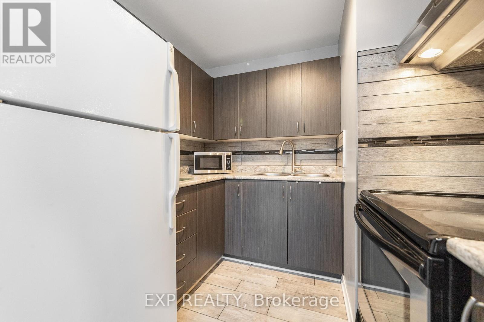 #305 1490 HERON ROAD - 17