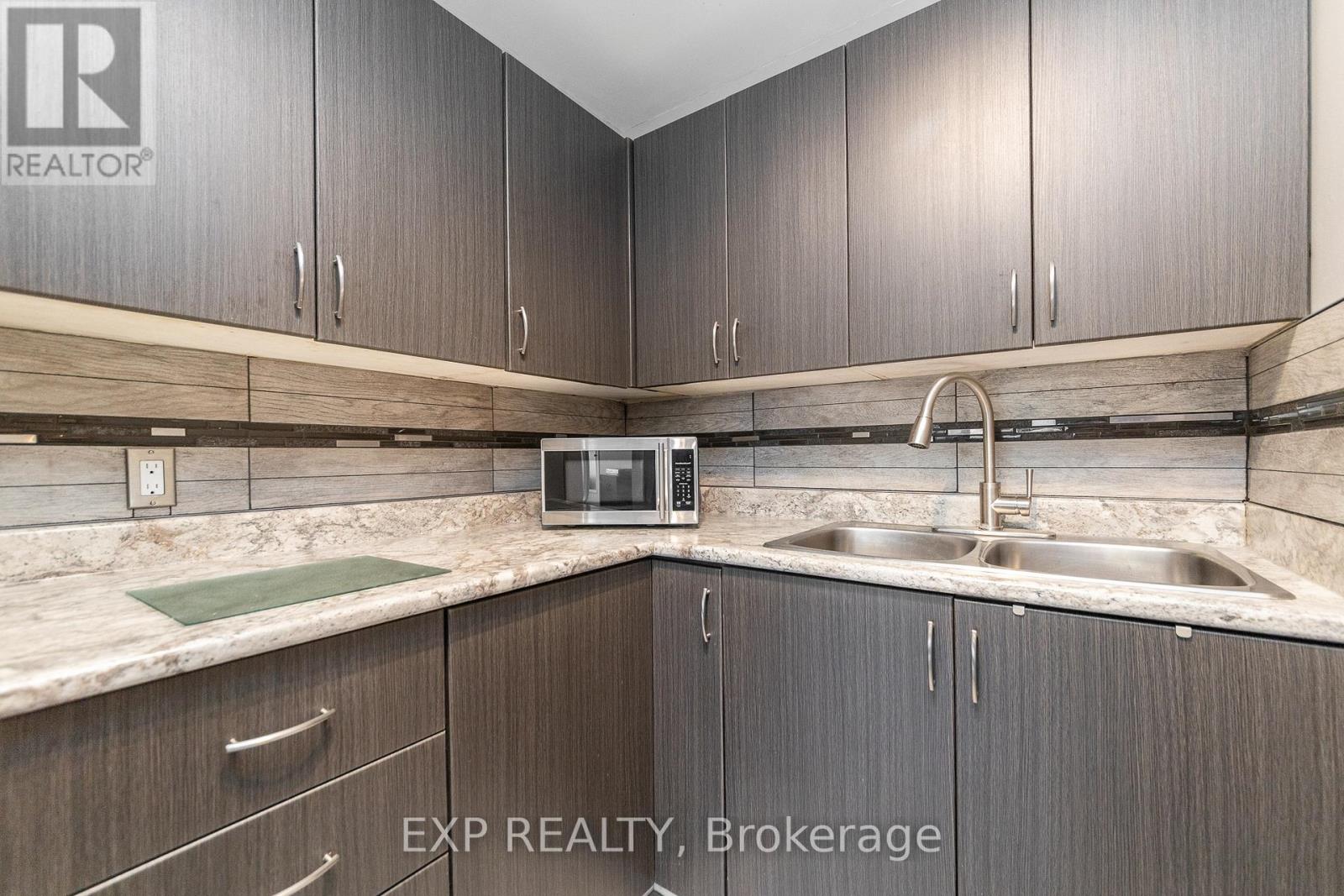 #305 1490 HERON ROAD - 18