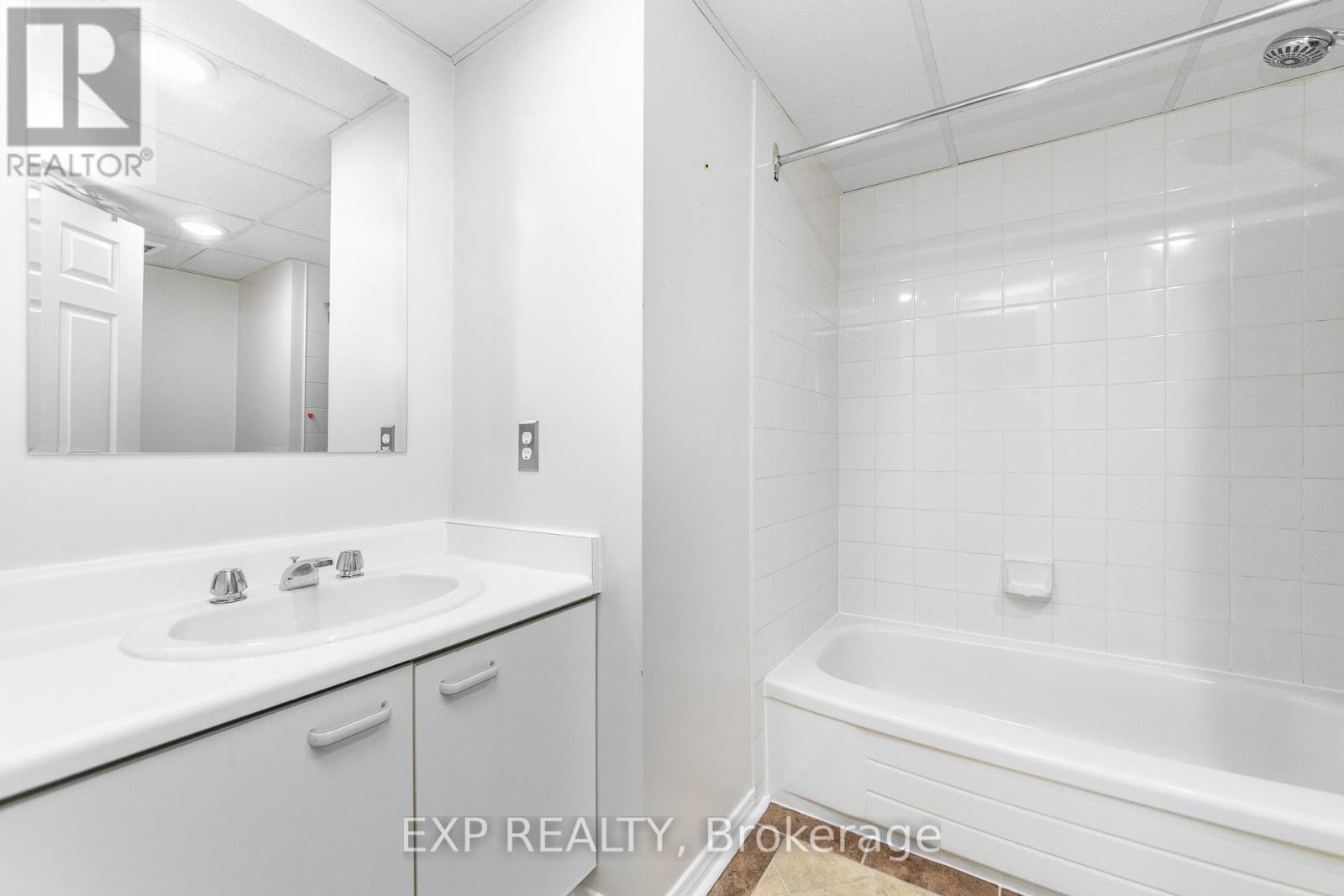 #305 1490 HERON ROAD - 25