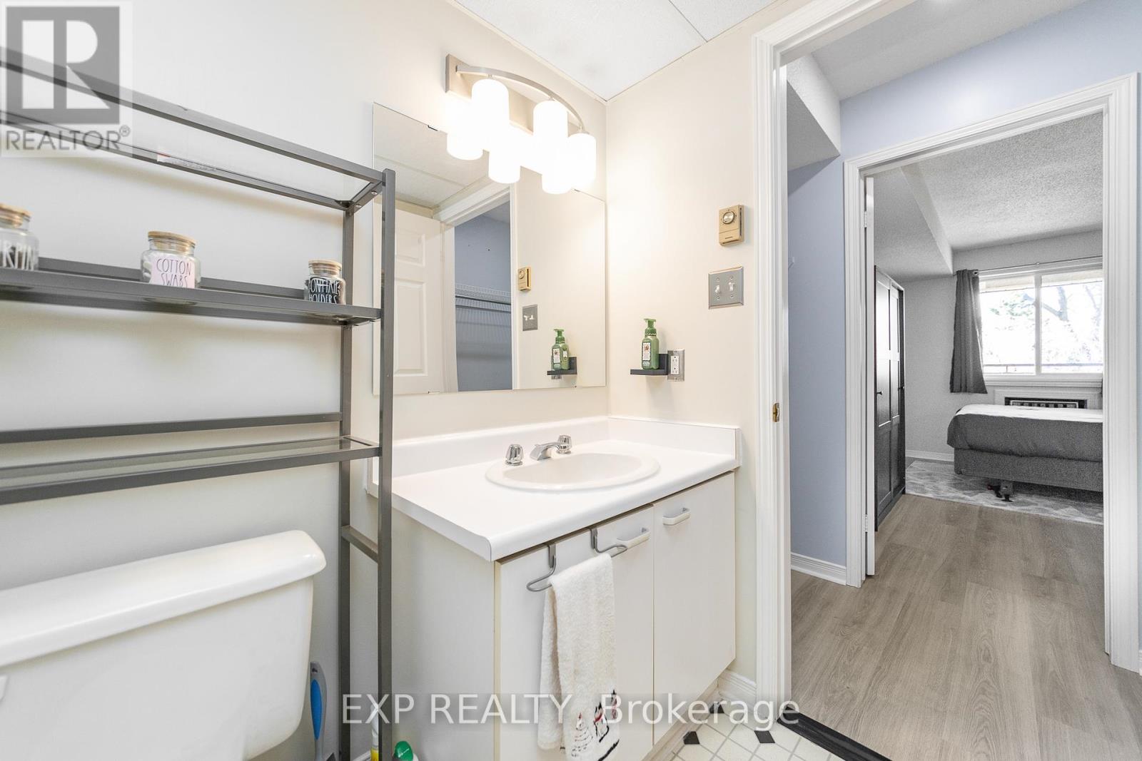 #305 1490 HERON ROAD - 34
