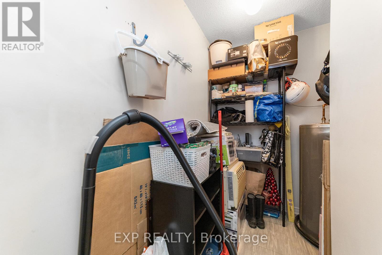 #305 1490 HERON ROAD - 38