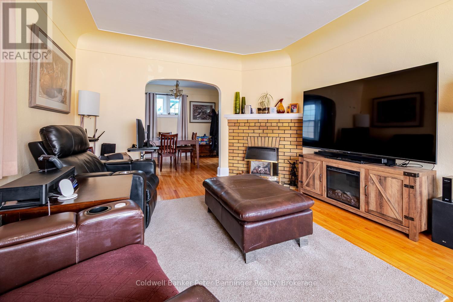 310 9TH STREET - 11