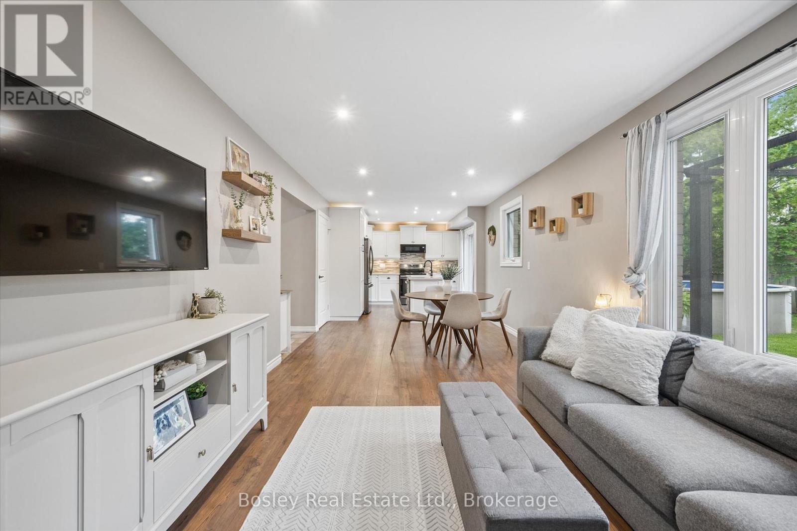 687 CHAMPLAIN BOULEVARD - 10