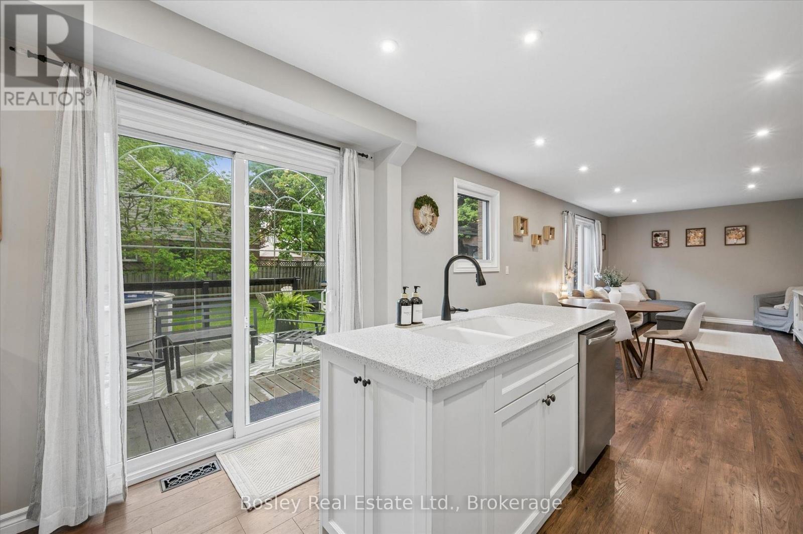 687 CHAMPLAIN BOULEVARD - 15