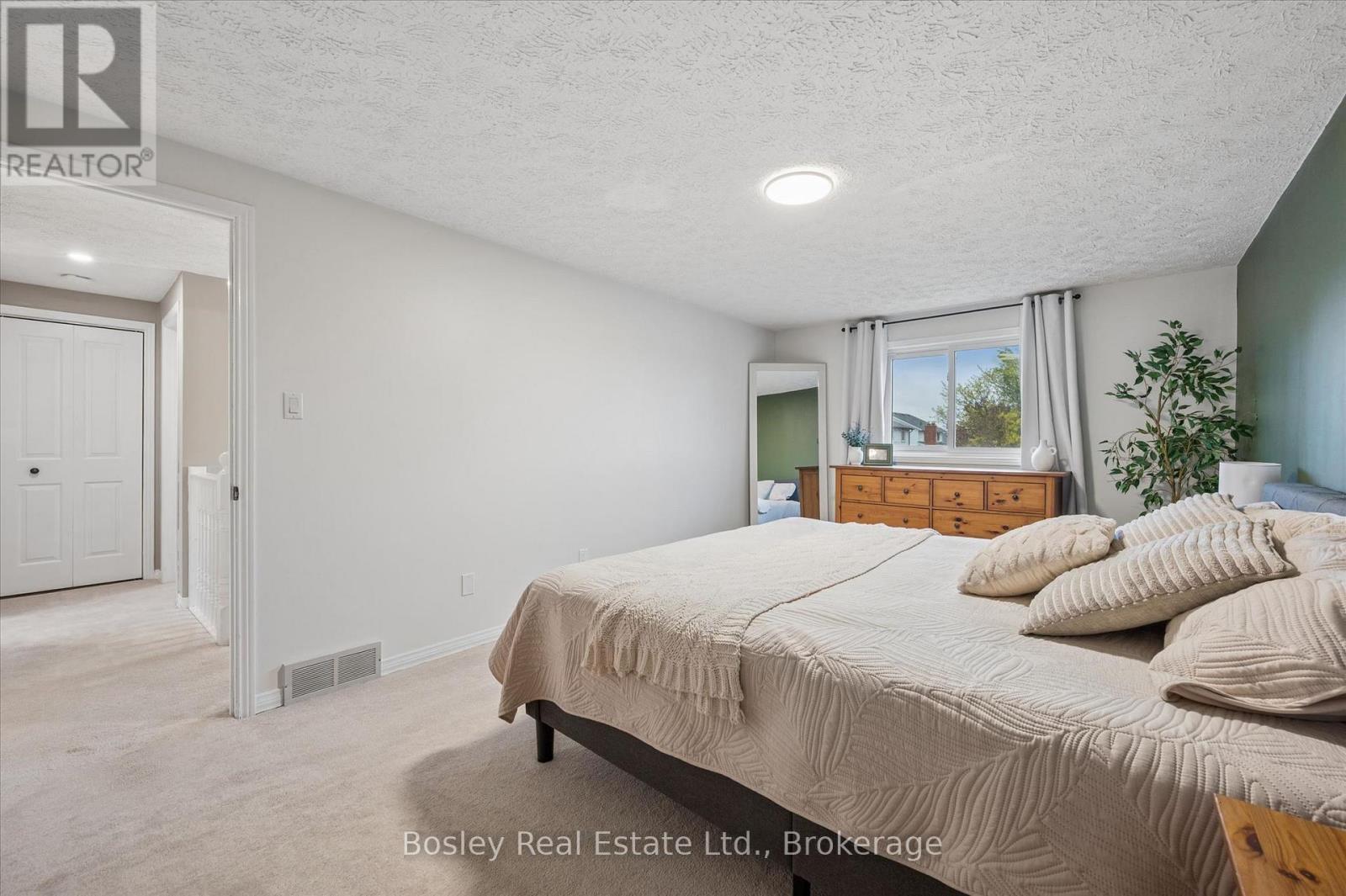 687 CHAMPLAIN BOULEVARD - 25