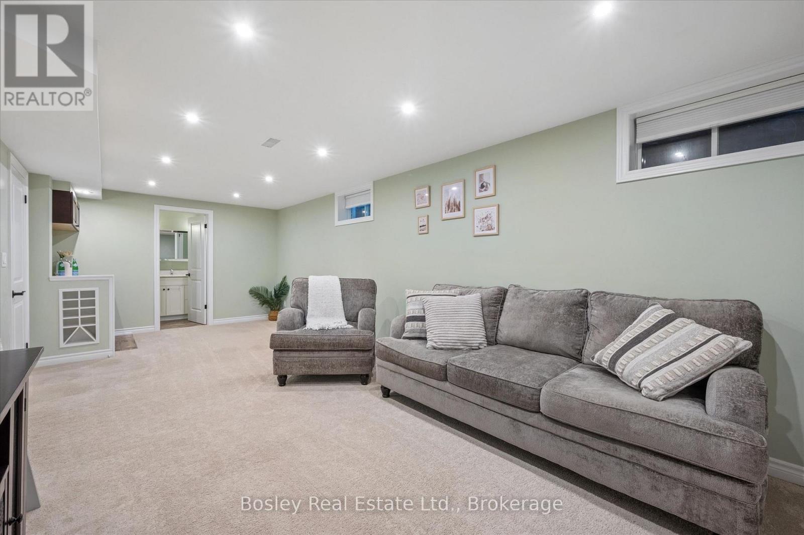 687 CHAMPLAIN BOULEVARD - 31