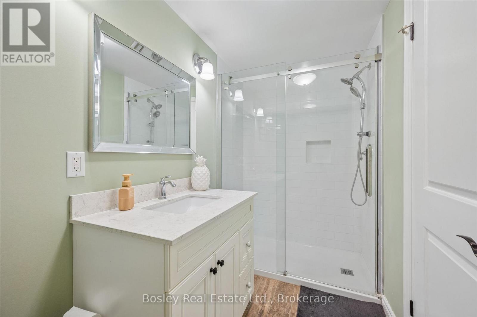 687 CHAMPLAIN BOULEVARD - 33