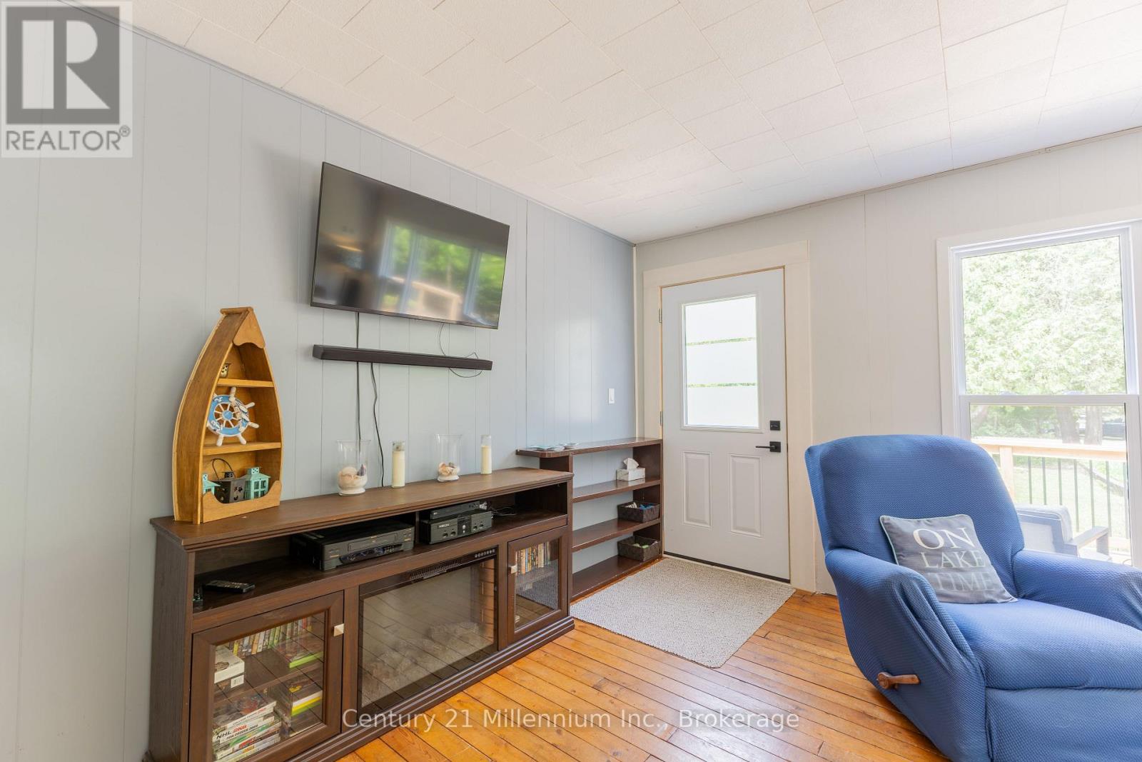 28 JAY STREET - 12