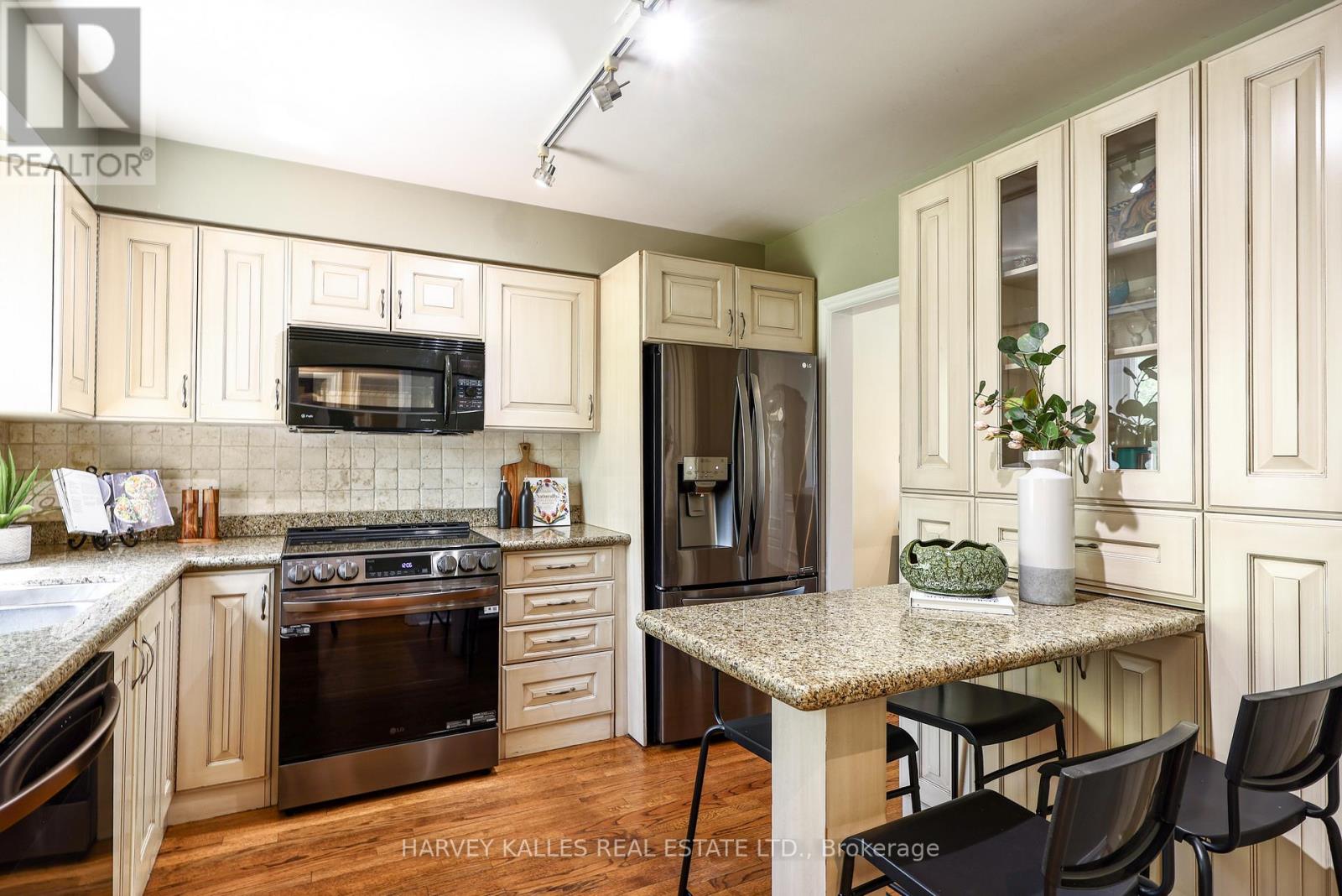 135 BOMBAY AVENUE - 13