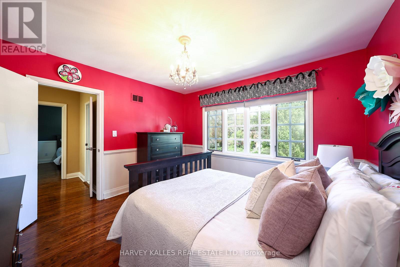 135 BOMBAY AVENUE - 32