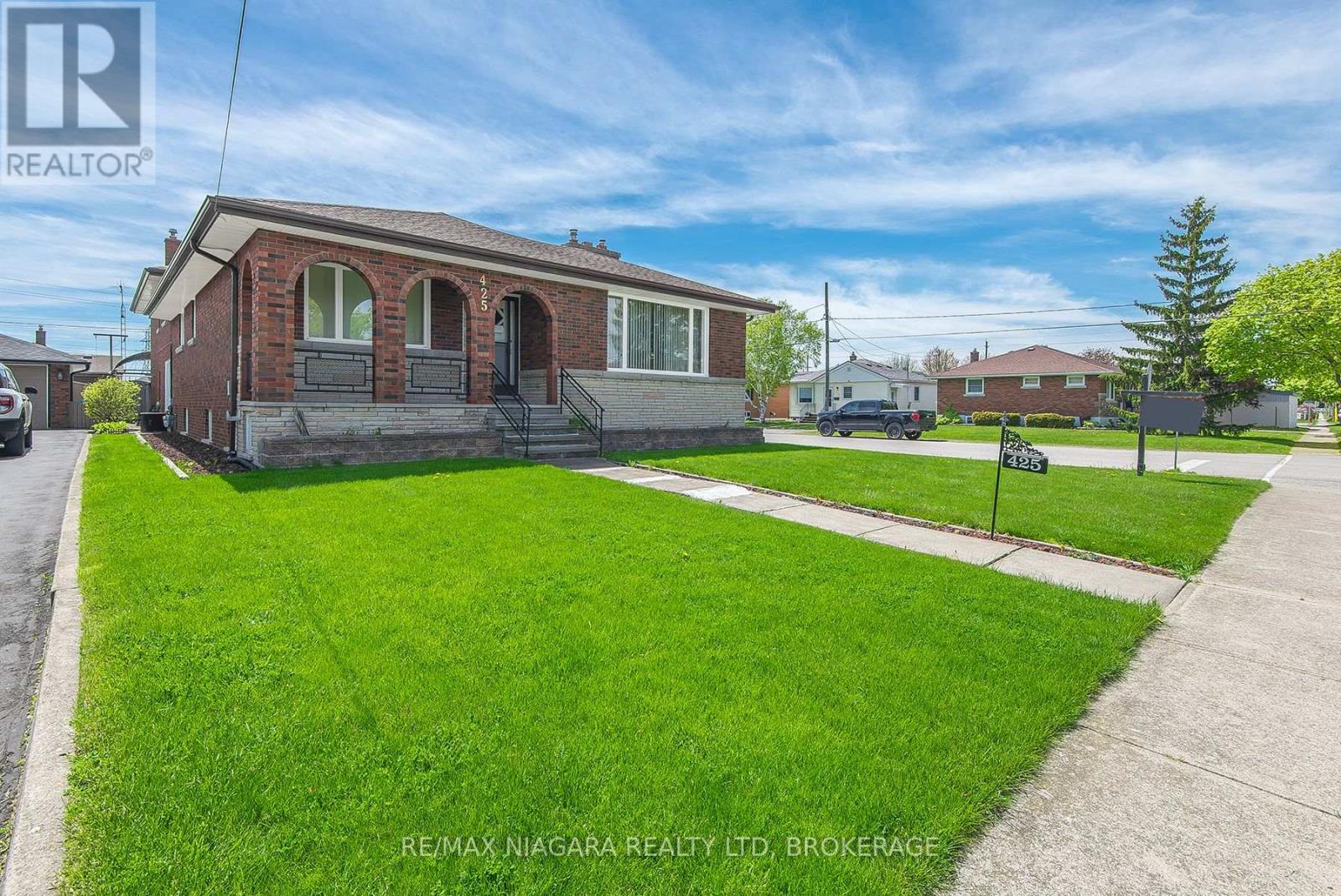 425 BELL STREET - Image 2