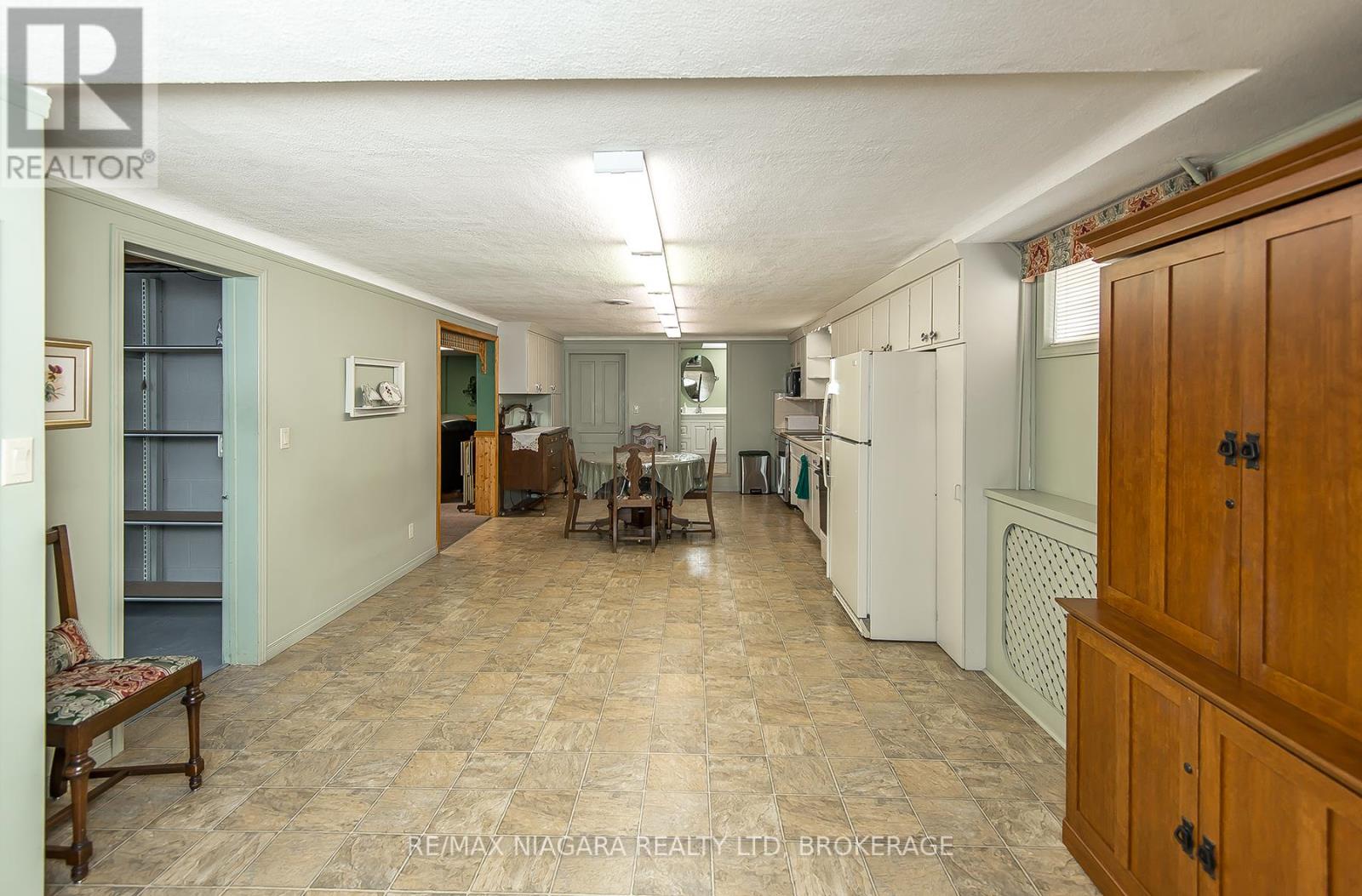 425 BELL STREET - 28