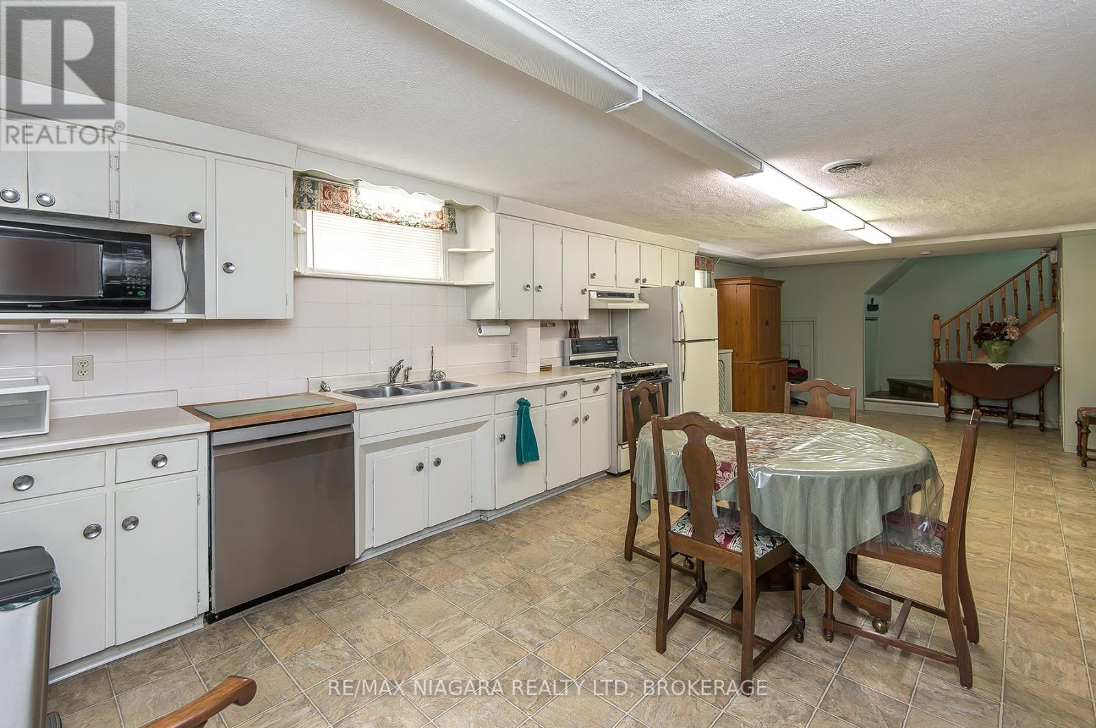 425 BELL STREET - 29