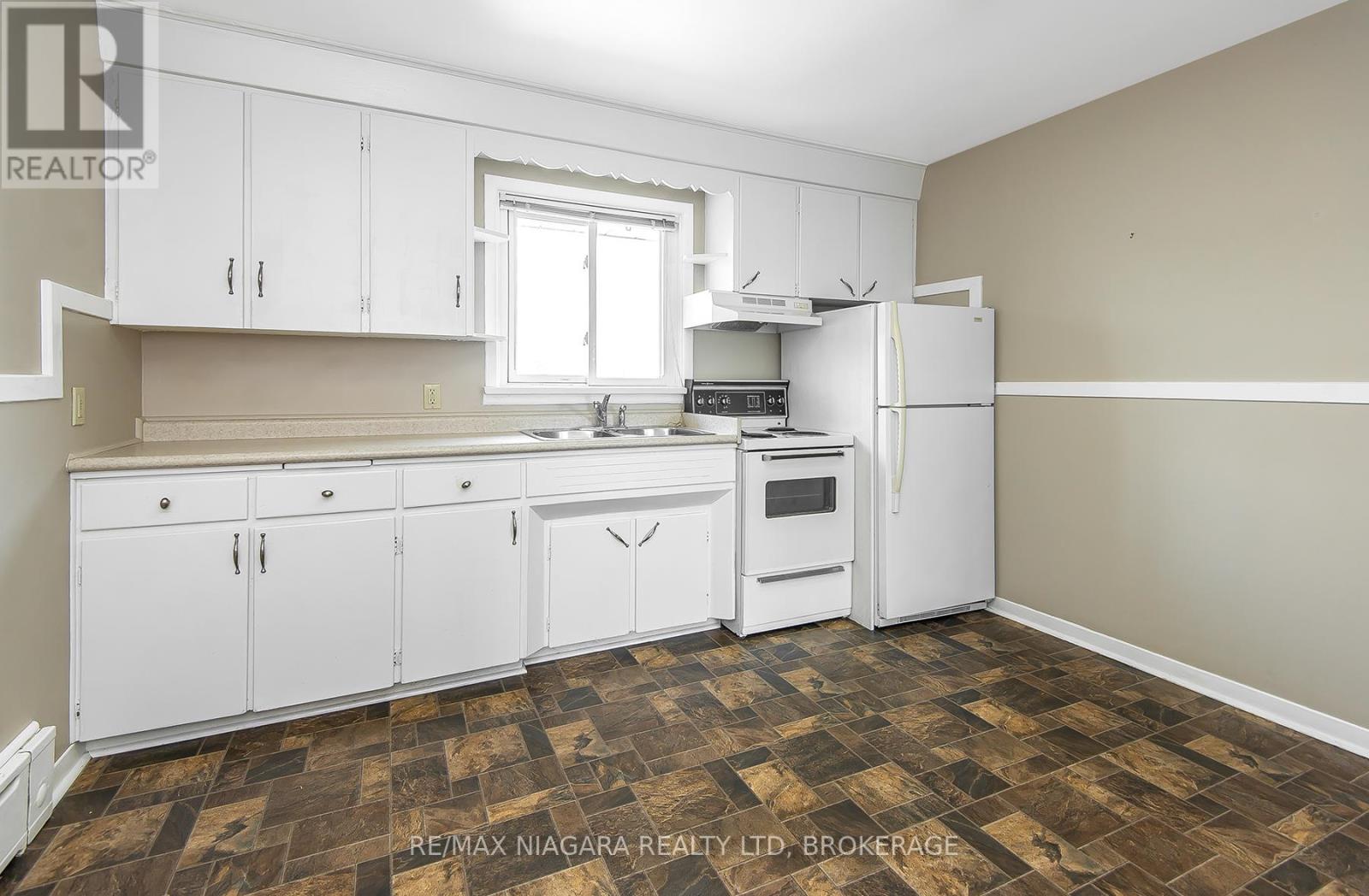 425 BELL STREET - 40